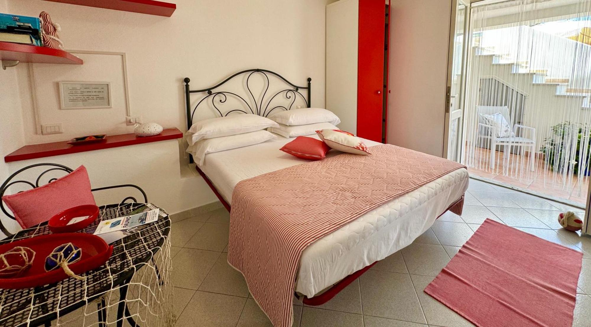 Ponzasmeralda Le Forna Aparthotel