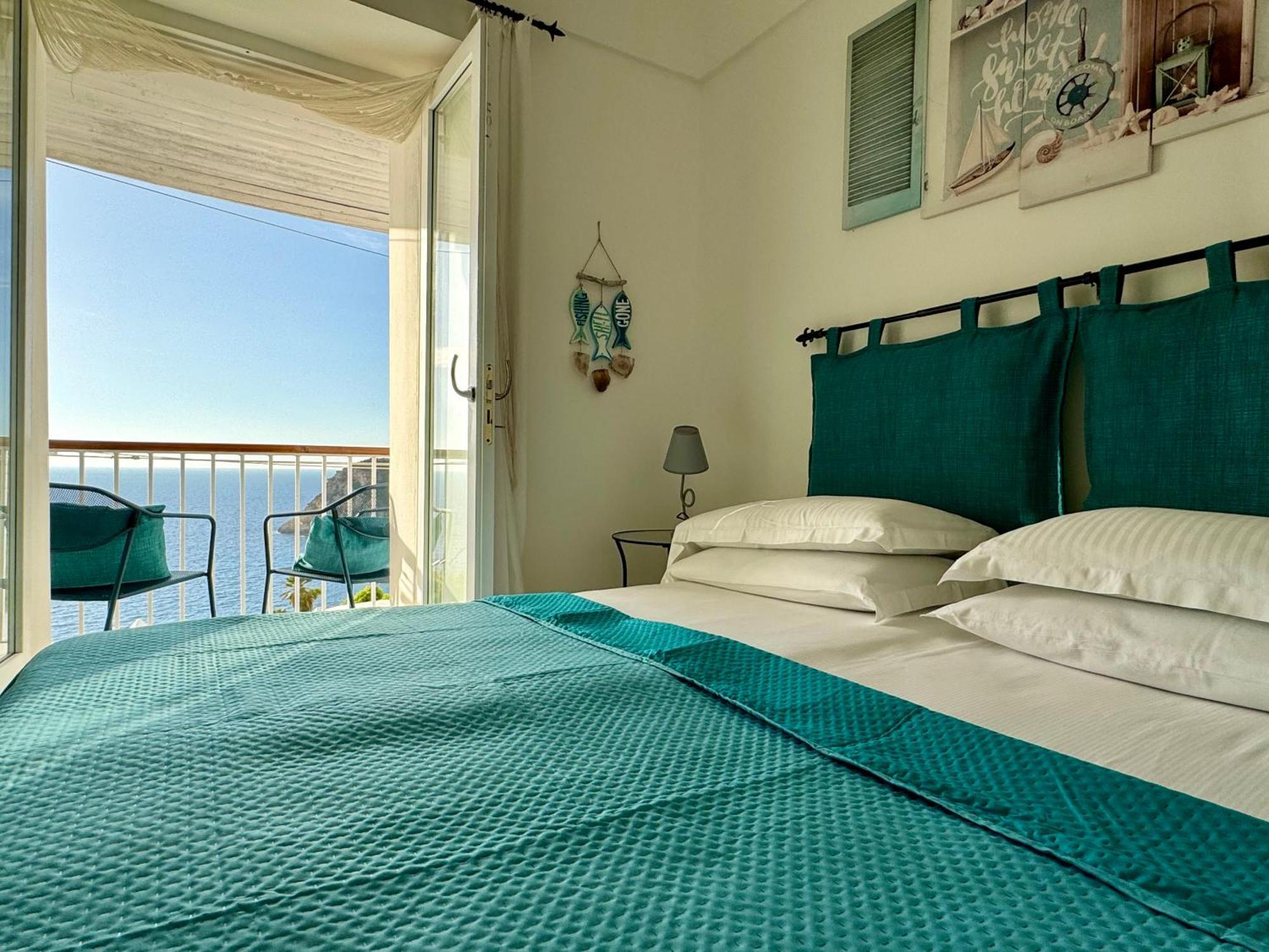 Ponzasmeralda Le Forna Aparthotel