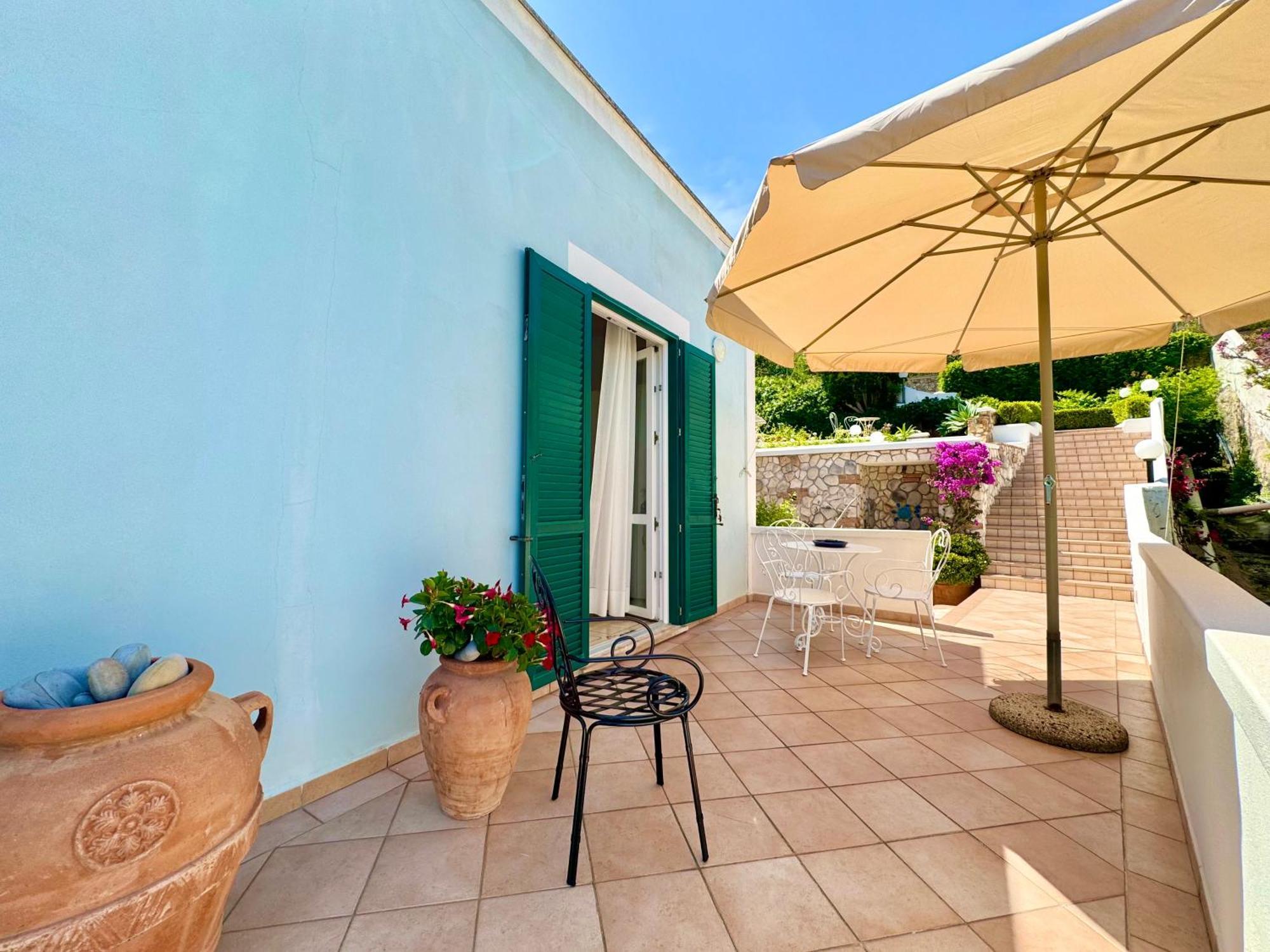 Ponzasmeralda Le Forna Aparthotel