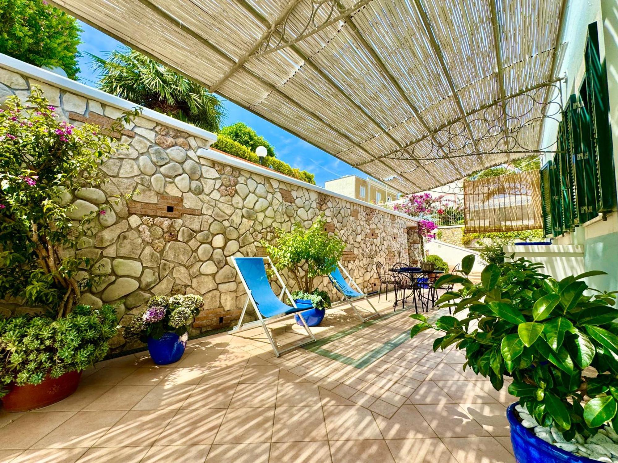 Ponzasmeralda Le Forna Aparthotel *