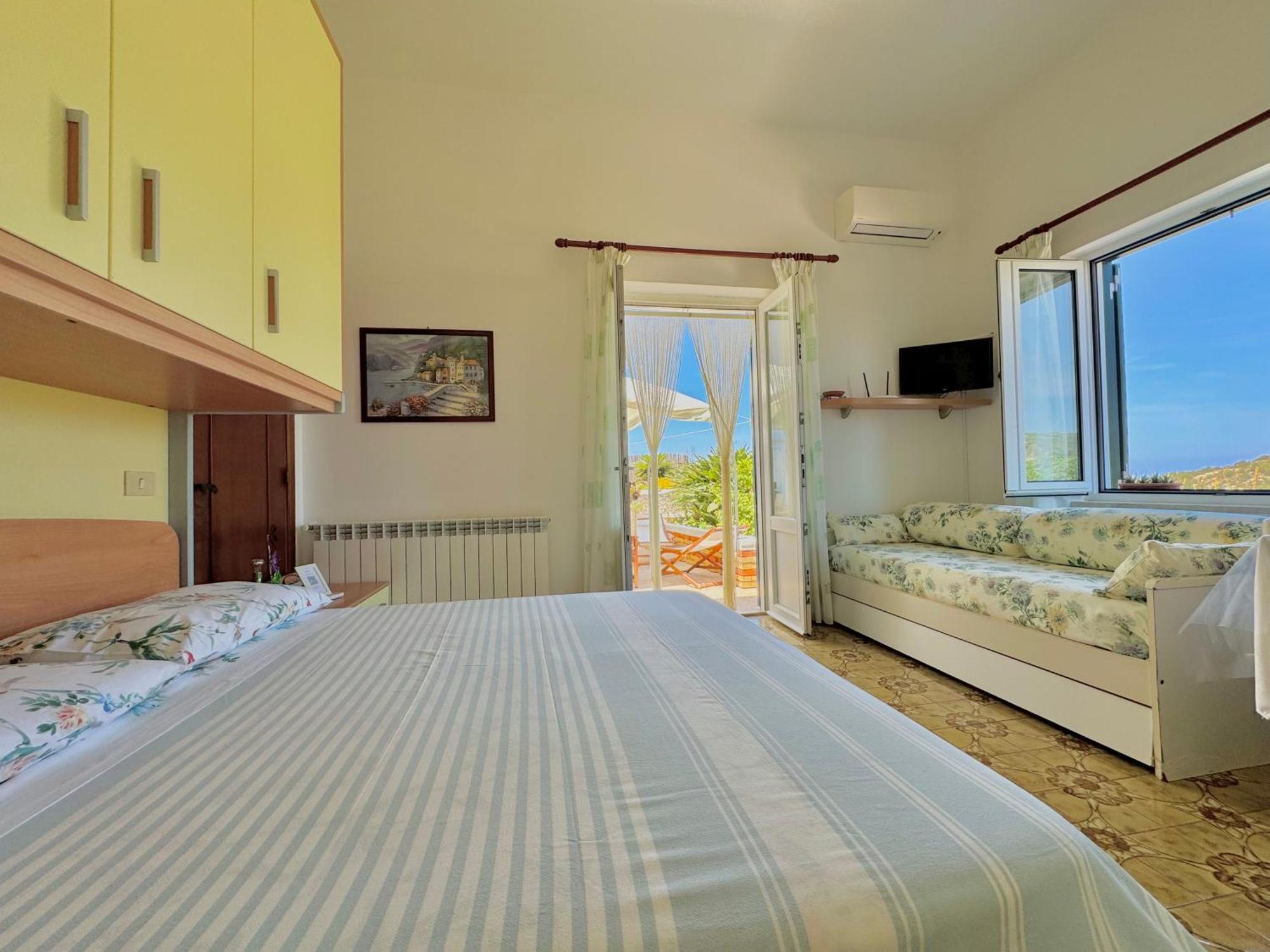 Ponzasmeralda Le Forna Aparthotel